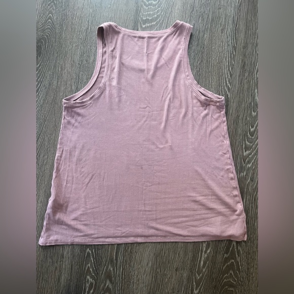 American Eagle Tank L - Picture 2 of 4